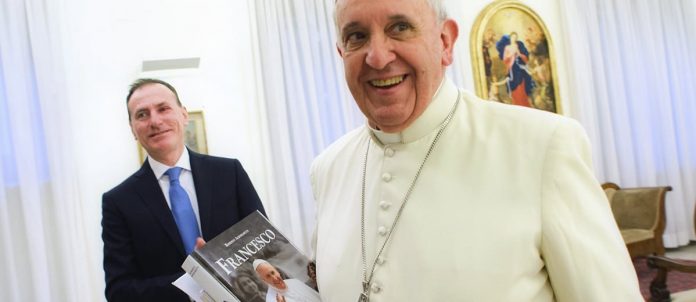 La grande biografia illustrata su Papa Francesco
