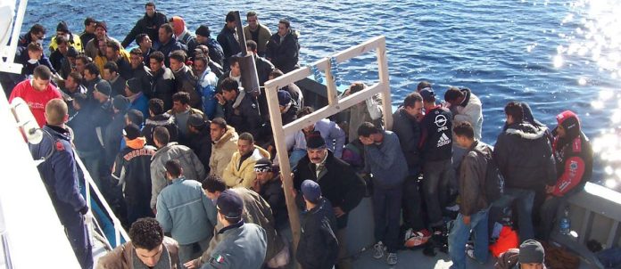 Il Mediterraneo è stracolmo di morti, di corpi, di persone!