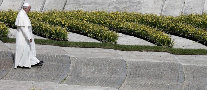 papa-francesco-lesbo papa Francesco sarà a Lesbo, in un campo profughi.