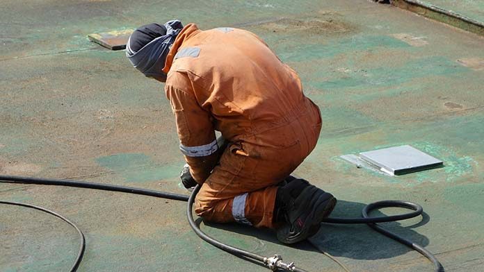 Immigrati non rubano lavoro e danno ricchezza. Parola di Confindustria