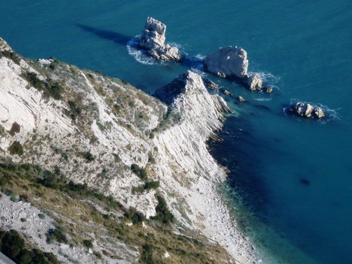 Monte_Conero_8-1-2012_-_Due_Sorelle