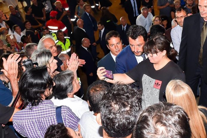 salvini,P20selfie,P20funerali_18194759.jpg.pagespeed.ce.X1ub3V_XaJ