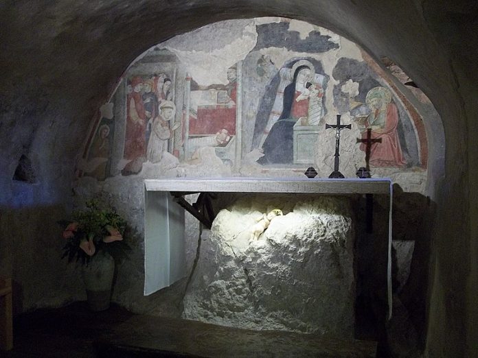 800px-Greccio_-_Santuario_del_Presepe_-_San_Francesco_(12085947453)