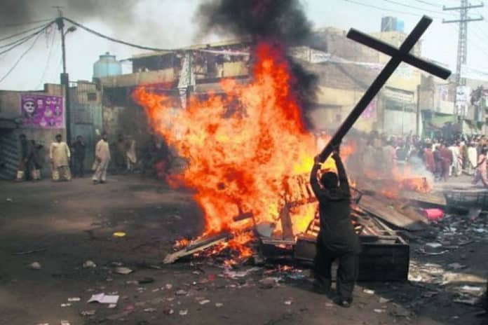 AAAAcuzioni-cristiani