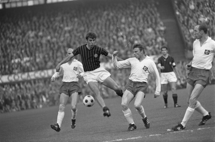 Finale_Europa_Cup_II_AC_Milan_tegen_HSV_Hamburg_2-0._Spelmomenten,_Bestanddeelnr_921-3782