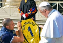 “MA IL PAPA È VITTIMA DELLA MODA?”