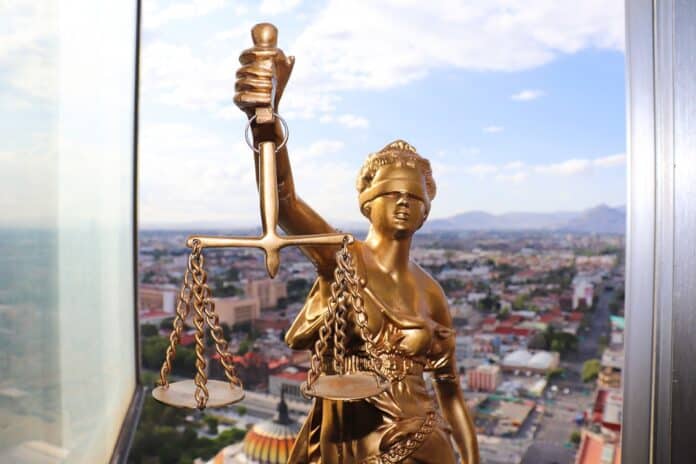 legal-5293018_960_720