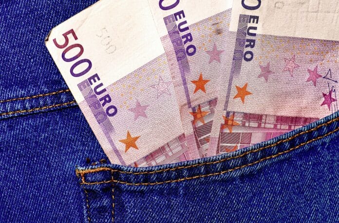 Free image/jpeg Resolution: 4097x2692, File size: 6.16Mb, Money Euro in Jeans