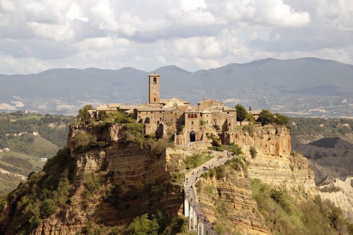 Civita_(Bagnoregio)_-_Panorama