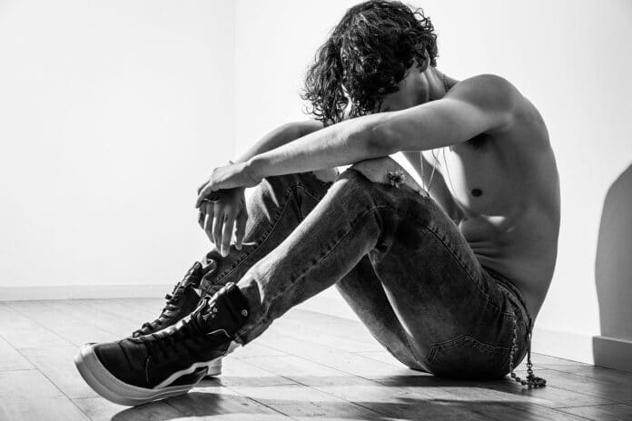 lonely-g5c743cb64_1280