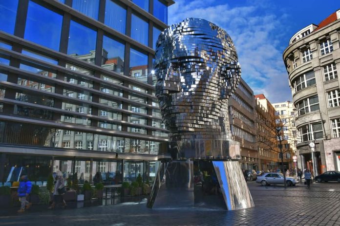 praga_curiosita_da_vedere_testa_di_kafka