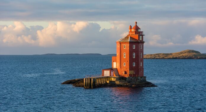 2016-11-13_01_Kjeungskjær_Lighthouse,_Sør-Trøndelag,_Norway