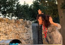 Fuori dai Mondi, la ferita che diventa voce. Michela Diviccaro racconta “A senza nome”. E poi arriva Oliviero